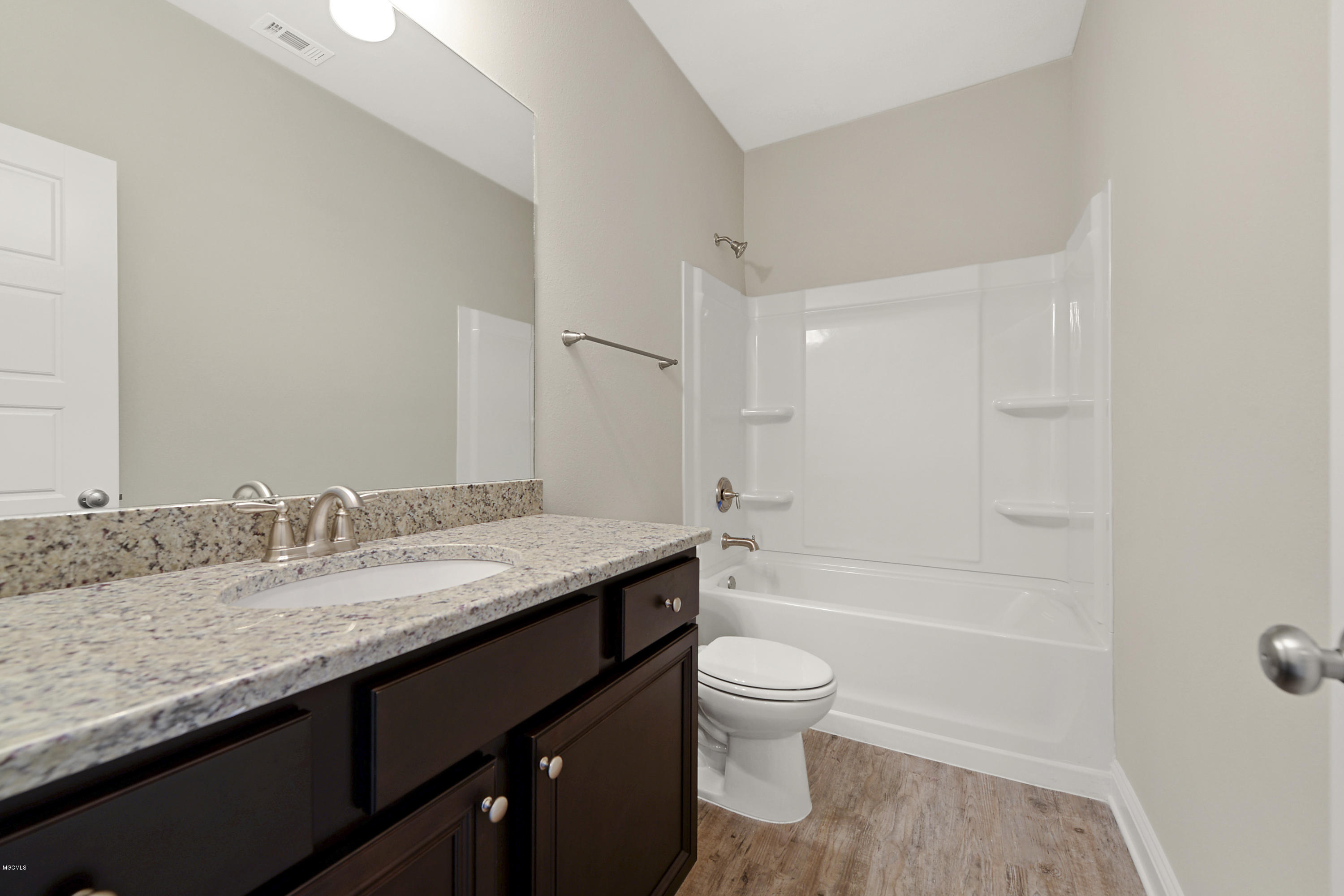 6681 Sugarcane Circle Ocean Springs, MS 39564 - Photo 27 of 29 Bathroom 3