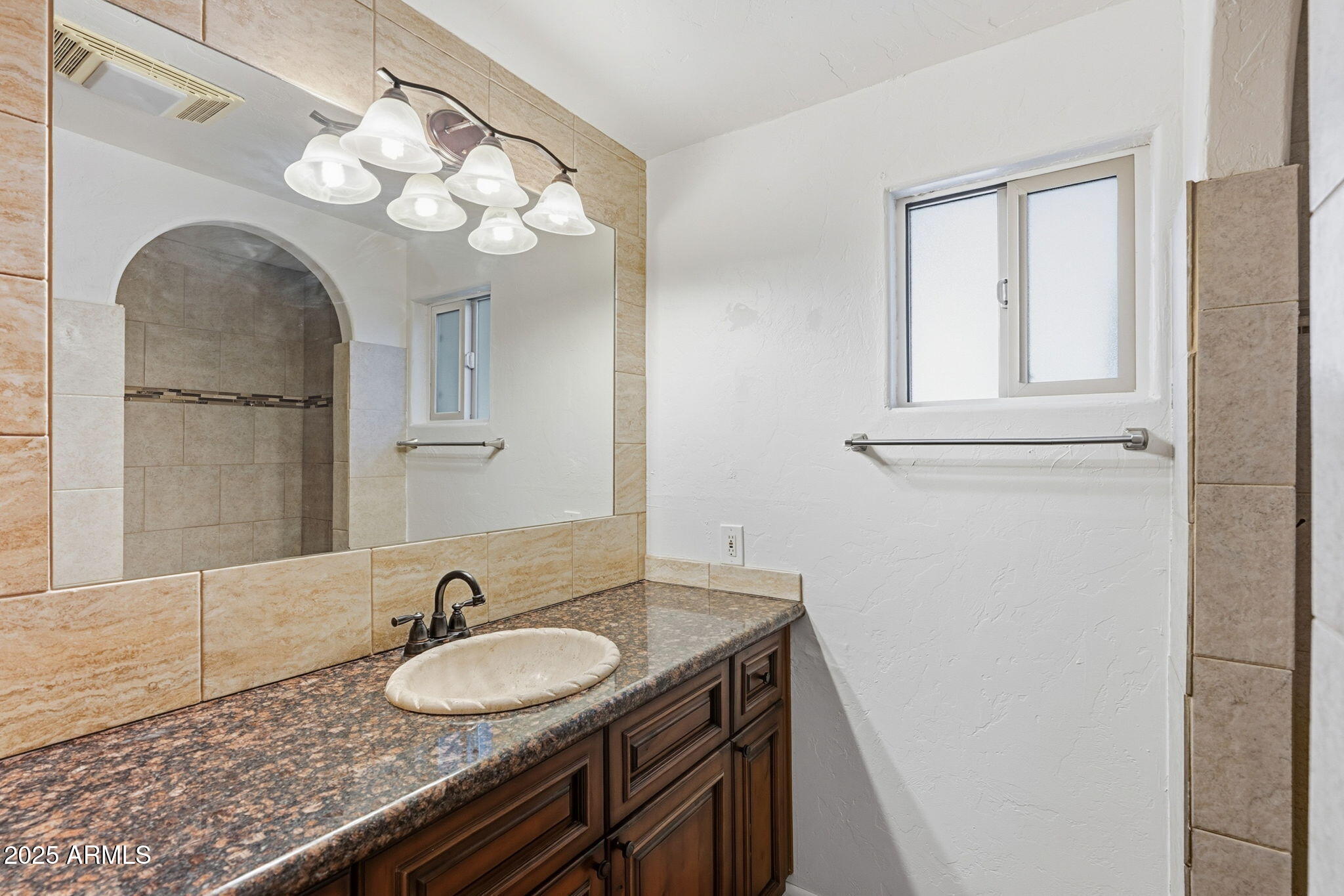 4339 East Wickersham Road Hereford, AZ 85615 - Photo 23 of 51 Guest Bathroom