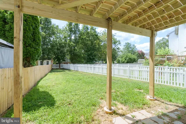 a view of a house with backyard and porch