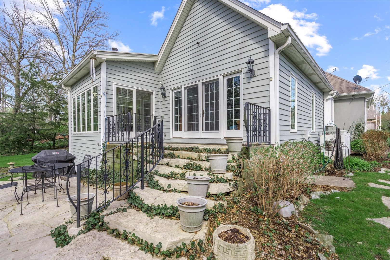 35 Walnut Circle Sugar Grove, IL 60554 - Photo 33 of 42 a front view of a house with garden