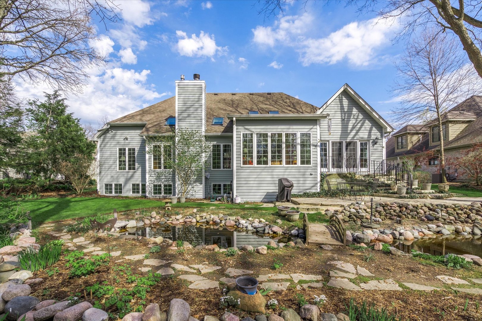 35 Walnut Circle Sugar Grove, IL 60554 - Photo 34 of 42 a front view of a house with a yard