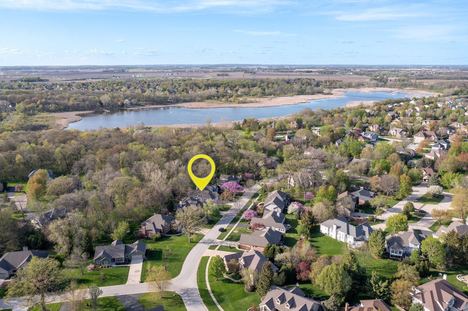 35 Walnut Circle Sugar Grove, IL 60554 - Photo 35 of 42 a view of a city with an ocean view