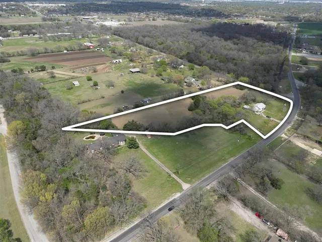 a view of roof with small space