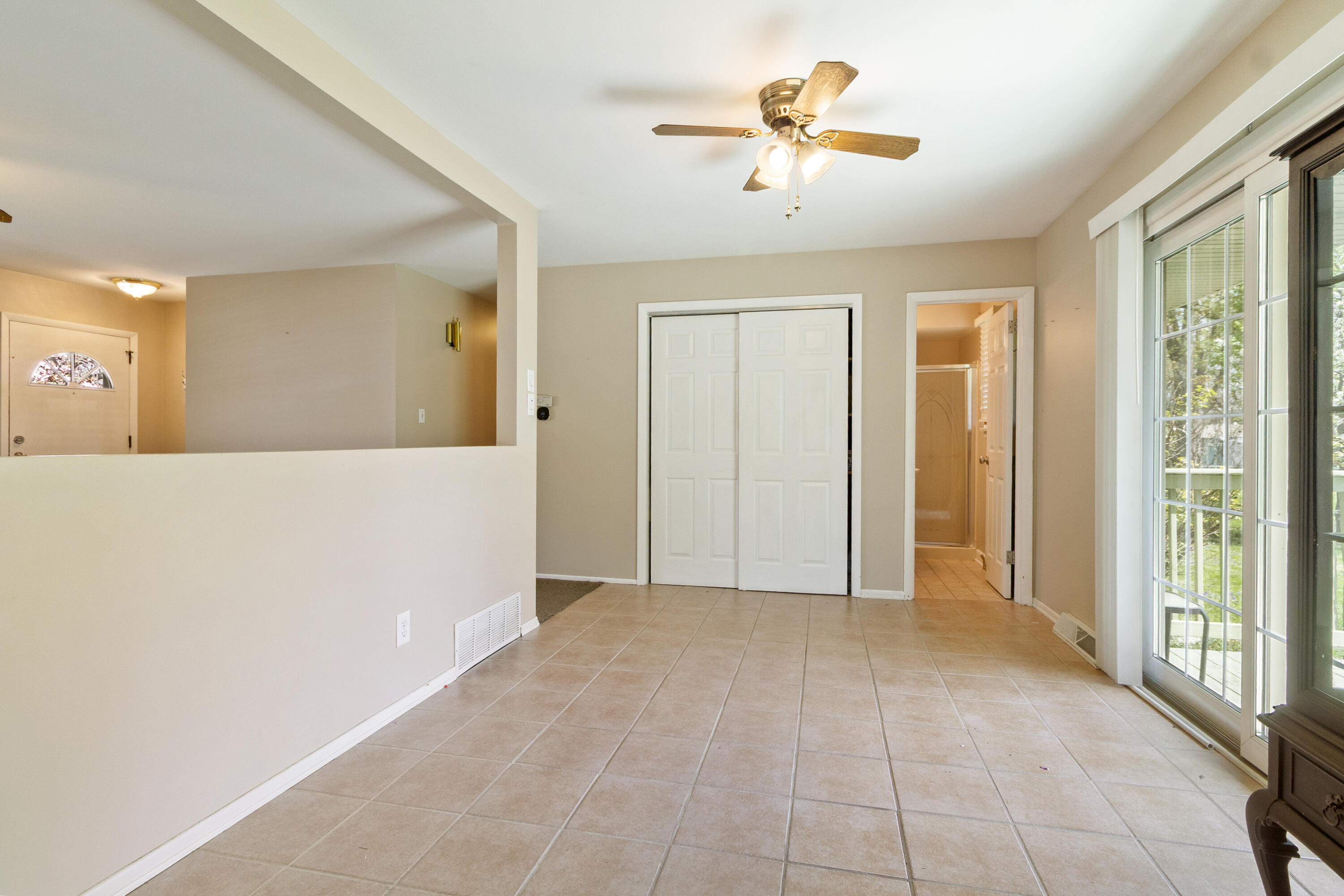 407 East Elizabeth Drive Crown Point, IN 46307 - Photo 5 of 24 a view of a livingroom with a ceiling fan