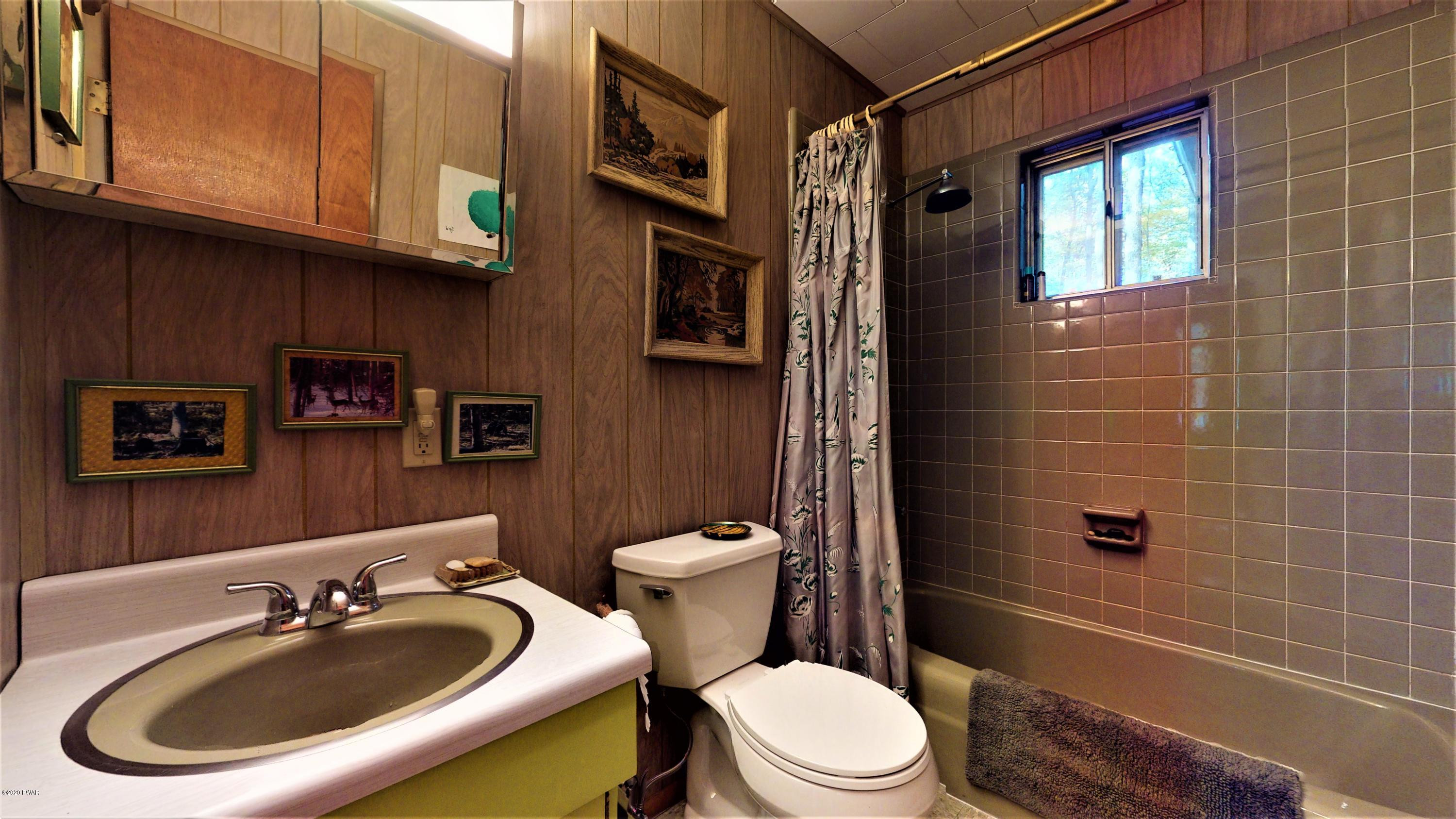 127 Hay Road Milford, PA 18337 - Photo 8 of 73 Feature Photo: Bathroom