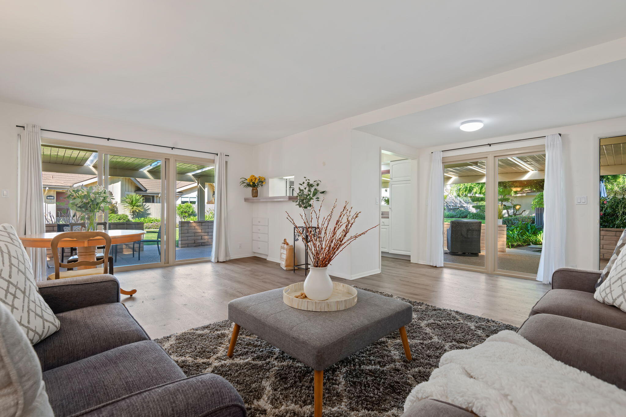 5820 Encina Road, Unit 1 Goleta, CA 93117 - Photo 15 of 38 15-Living Room