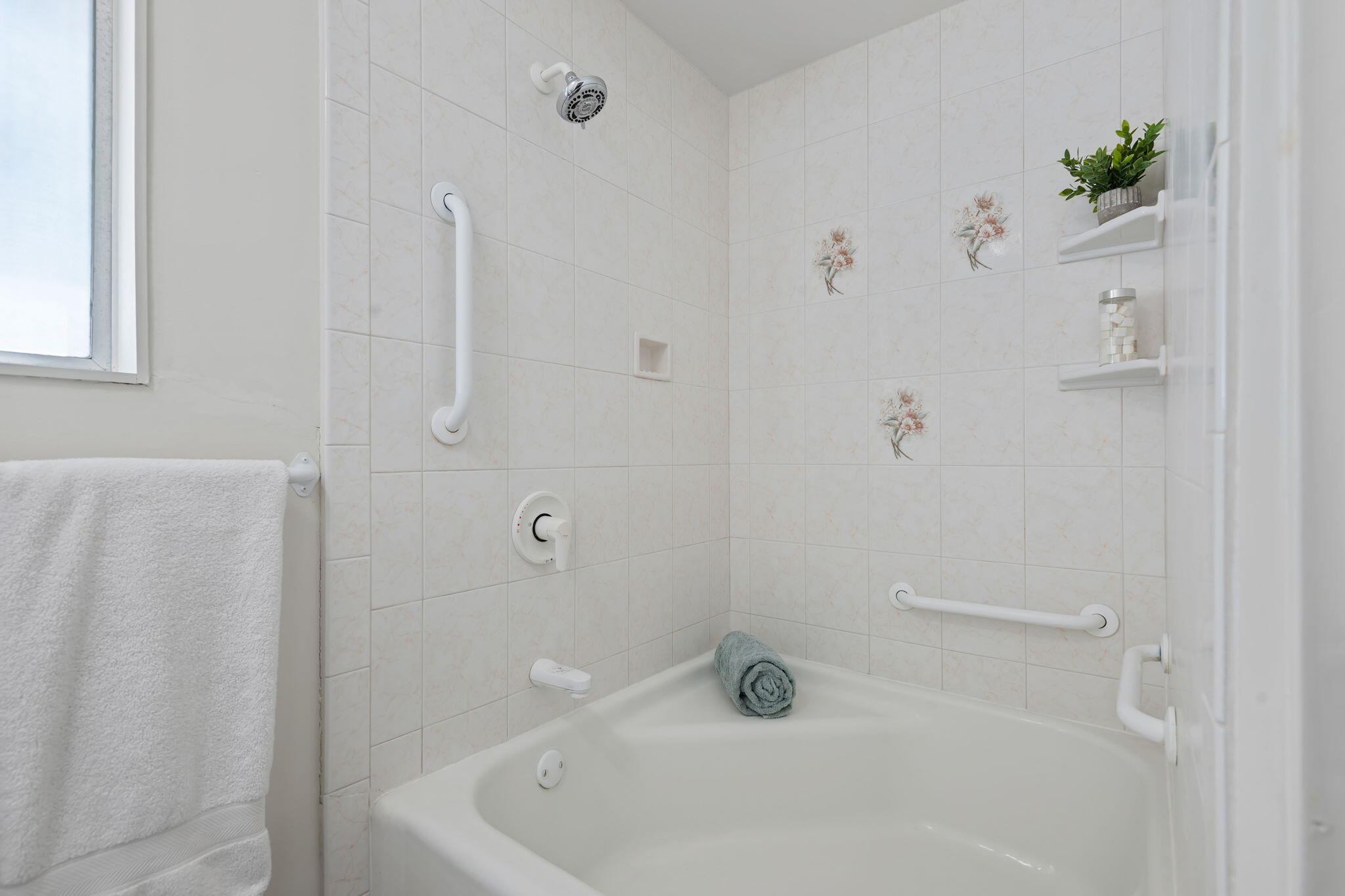 5820 Encina Road, Unit 1 Goleta, CA 93117 - Photo 25 of 38 25-Bathroom