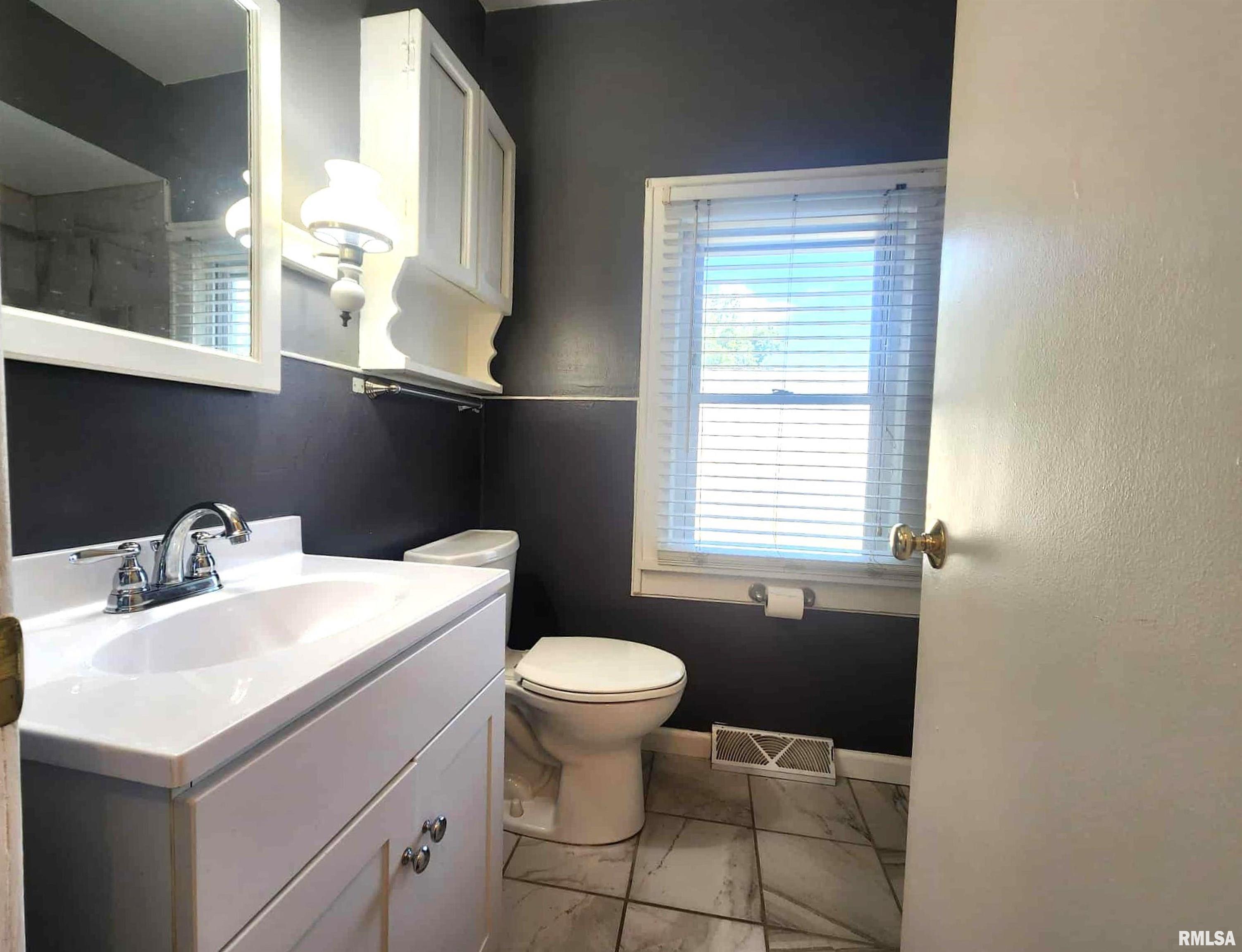 1501 Sycamore Street Quincy, IL 62301 - Photo 12 of 31