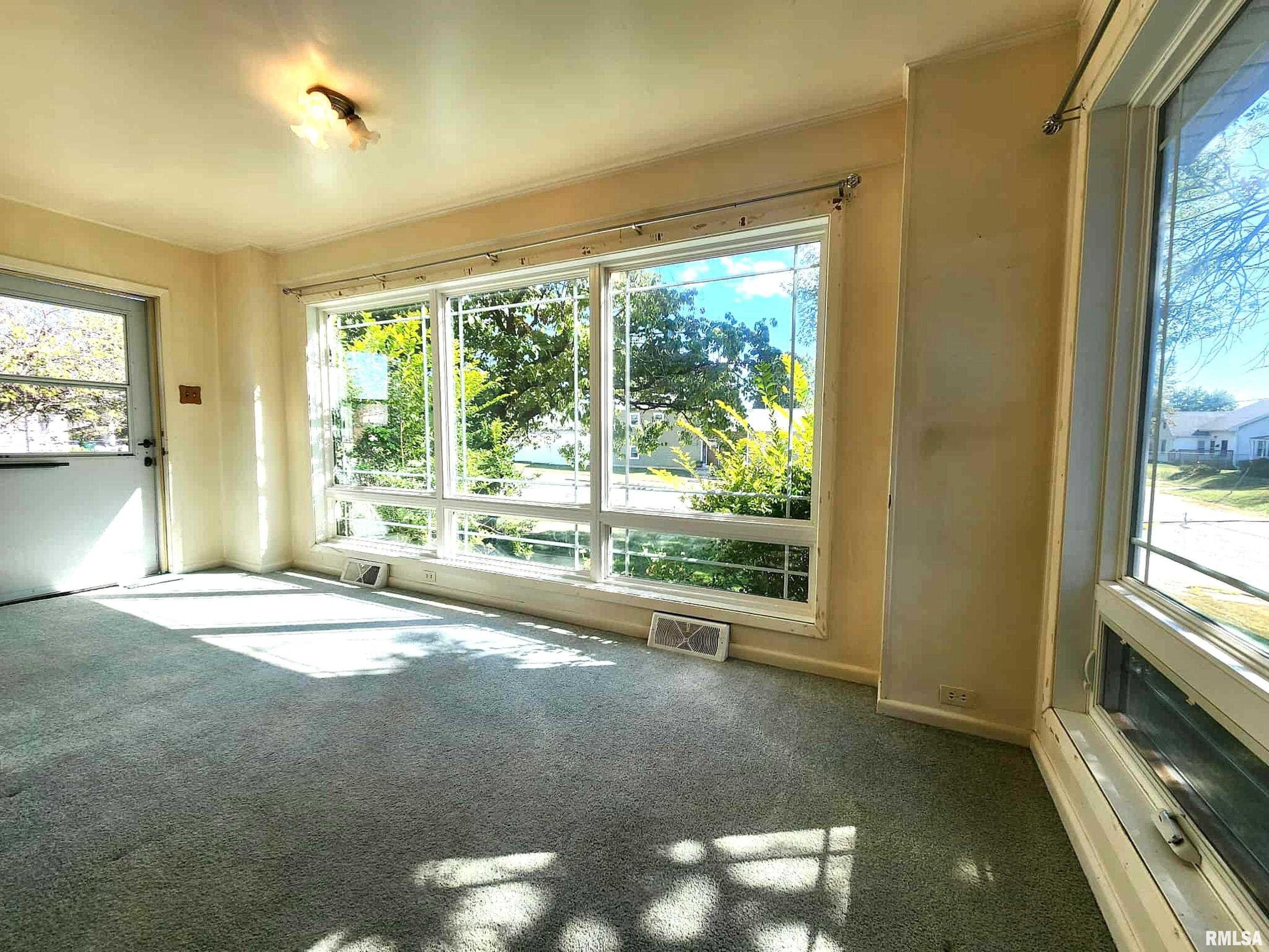 1501 Sycamore Street Quincy, IL 62301 - Photo 3 of 31