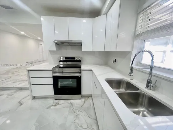 $5,695 | 1649 Northeast 8th Avenue, Fort Lauderdale, FL 33305