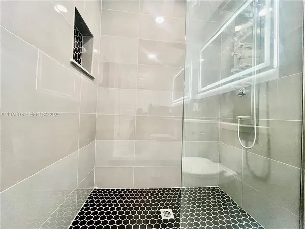 $5,695 | 1649 Northeast 8th Avenue, Fort Lauderdale, FL 33305