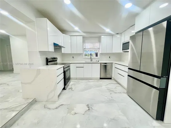 $5,695 | 1649 Northeast 8th Avenue, Fort Lauderdale, FL 33305