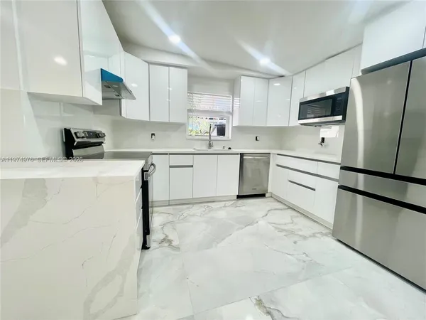 $5,695 | 1649 Northeast 8th Avenue, Fort Lauderdale, FL 33305