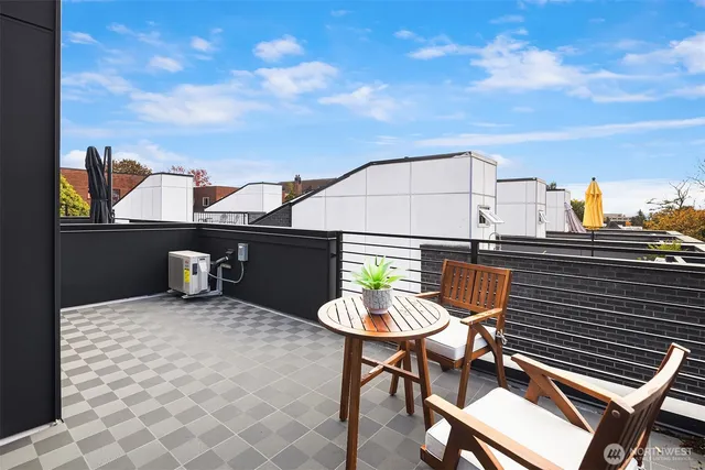 $699,990 | 1120 16th Avenue, Unit C, Seattle, WA 98122