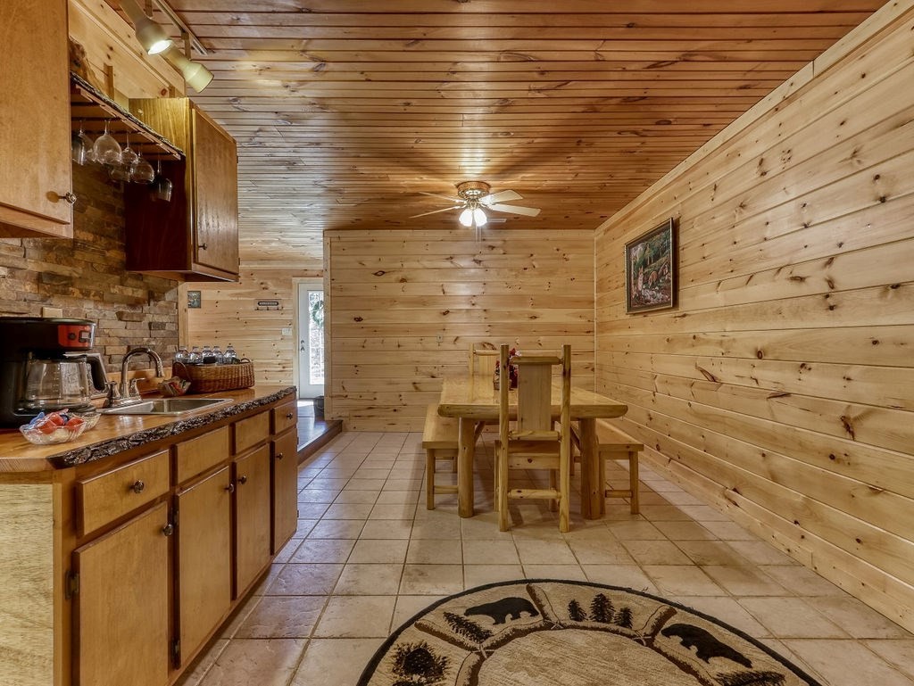 2001 Regans Ridge Way, Unit RIDGETOPLODGE Sevierville, TN 37876 - Photo 12 of 40 Gallery Image 12