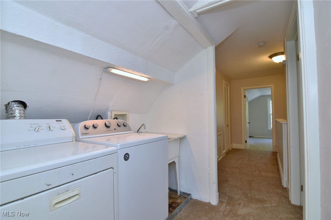 2559 Canterbury Road Cleveland, OH 44118 - Photo 23 of 30 2nd floor laundry