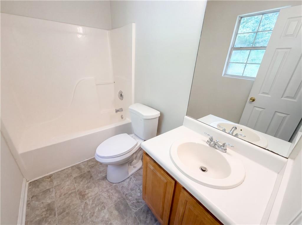 202 Bluff Court Jackson, GA 30233 - Photo 12 of 17