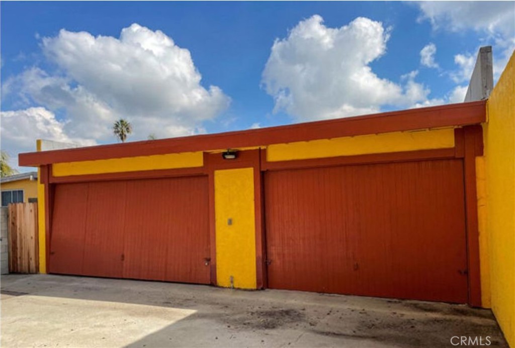 940 Hillcrest Street El Segundo, CA 90245 - Photo 4 of 4 a front view of a house