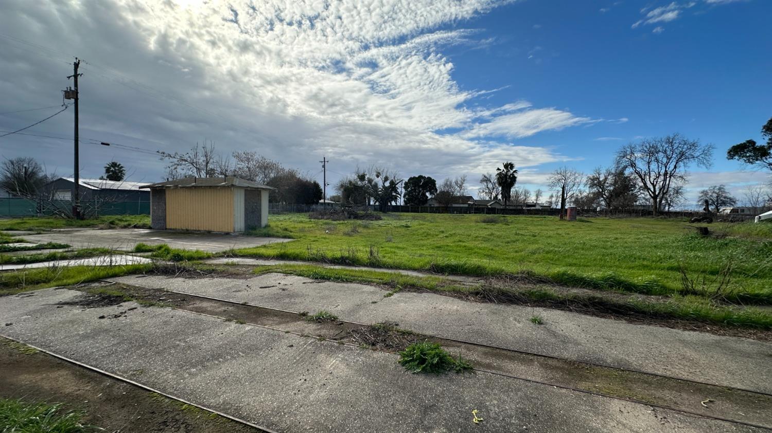 722 14th Street Colusa, CA 95932 - Photo 6 of 12 a view of a house with a yard