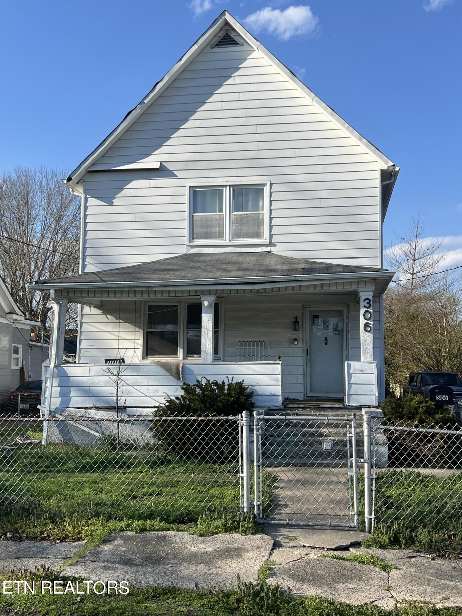 306 Exeter Avenue Middlesboro, KY 40965 - Photo 1 of 16 IMG_3702