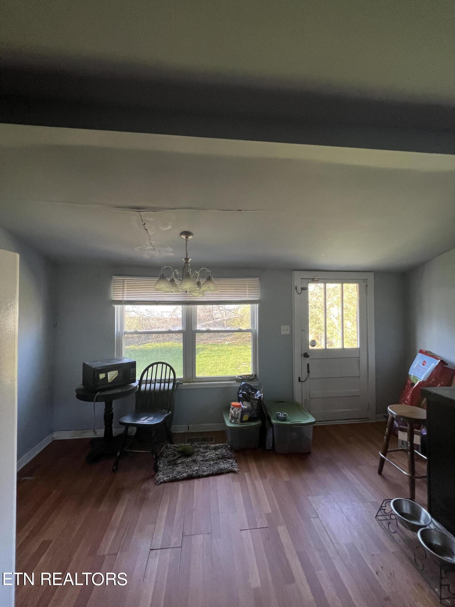 306 Exeter Avenue Middlesboro, KY 40965 - Photo 6 of 16 IMG_3711