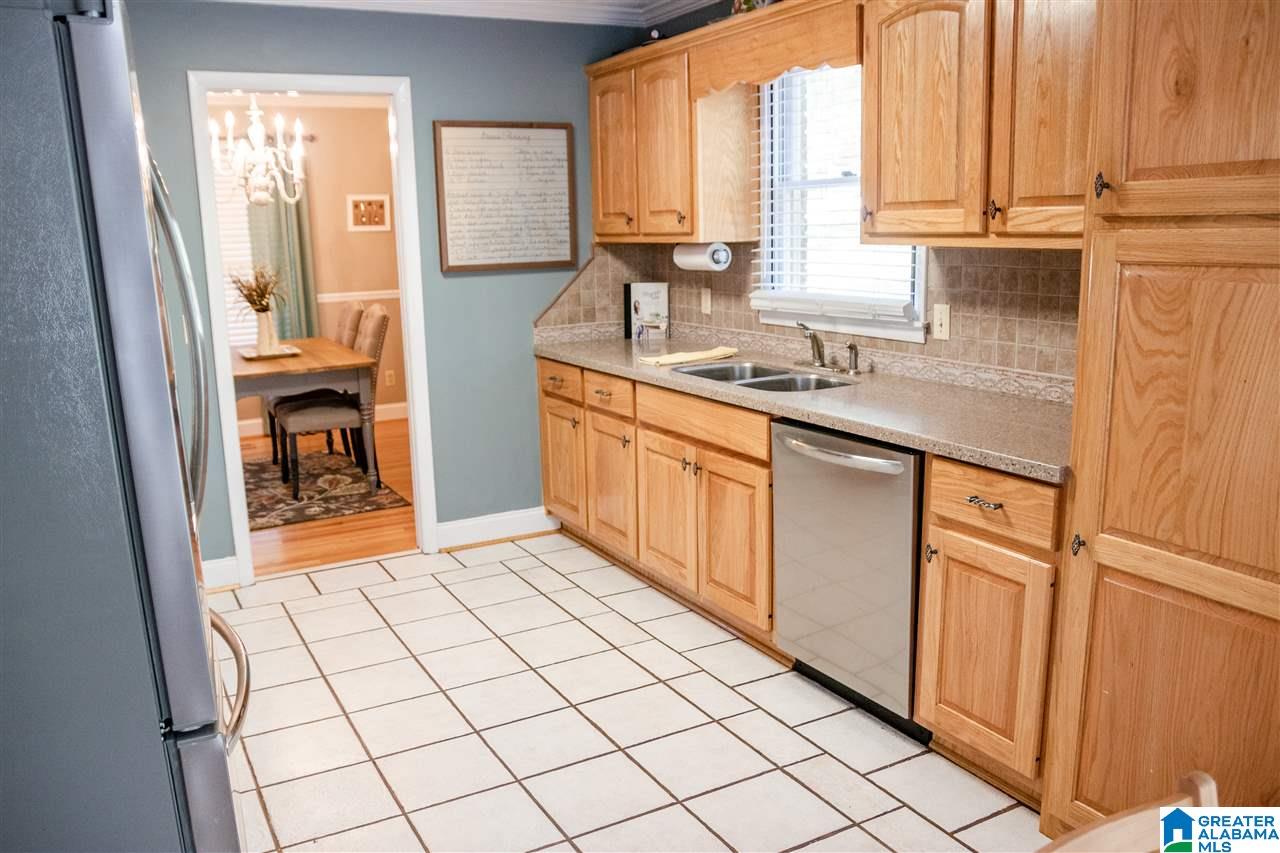 903 Azalea Road Oneonta, AL 35121 - Photo 3 of 28
