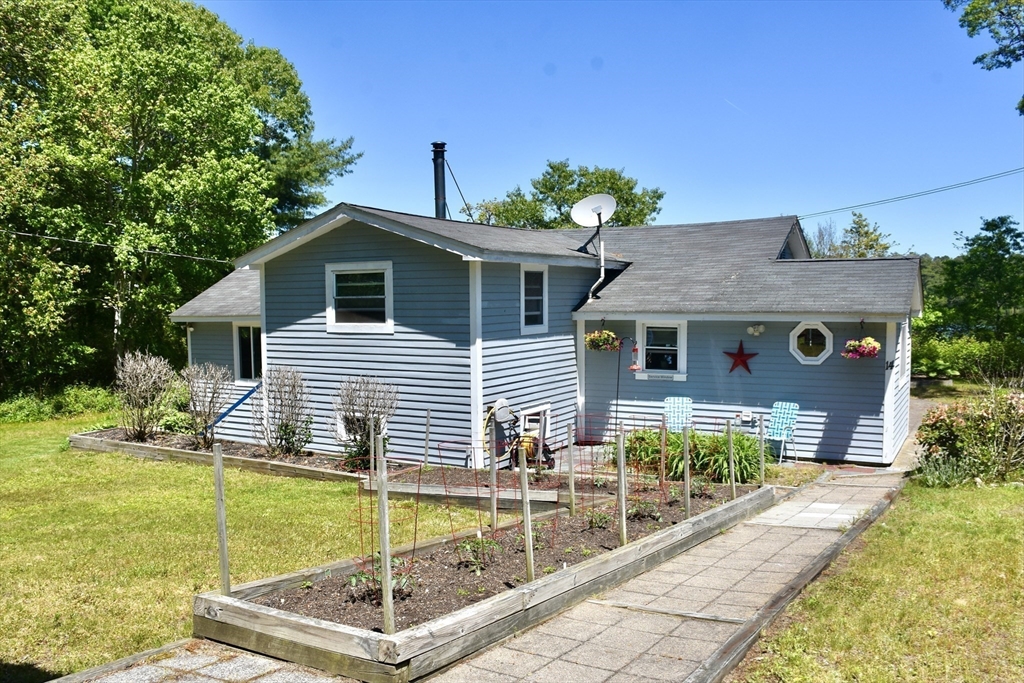 14 Spectacle Pond Terrace Wareham, MA 02538 - Photo 4 of 40