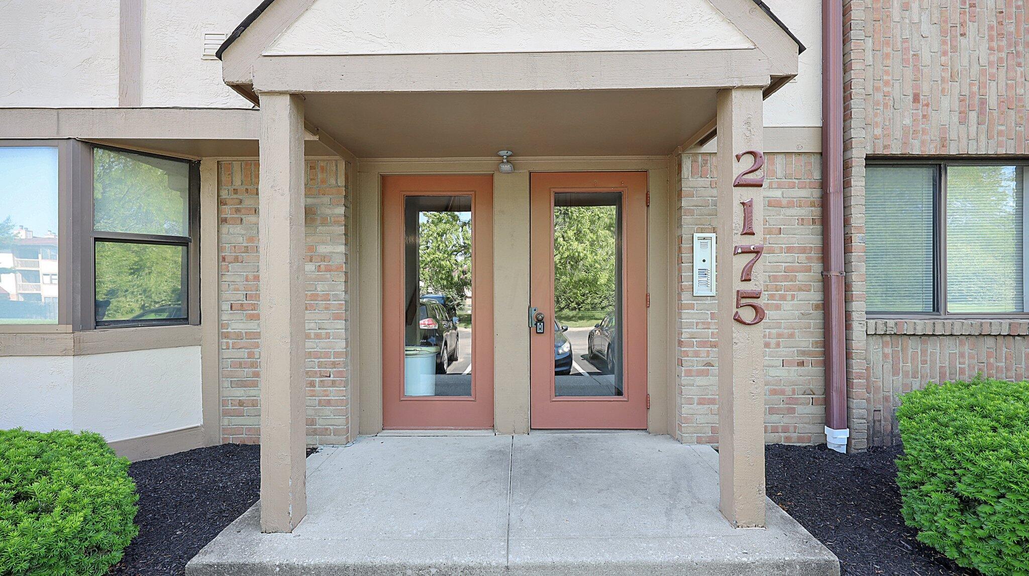 2175 Hedgerow Road, Unit 2175B Columbus, OH 43220 - Photo 2 of 28 3-web-or-mls-2175-hedgerow-road-2175b