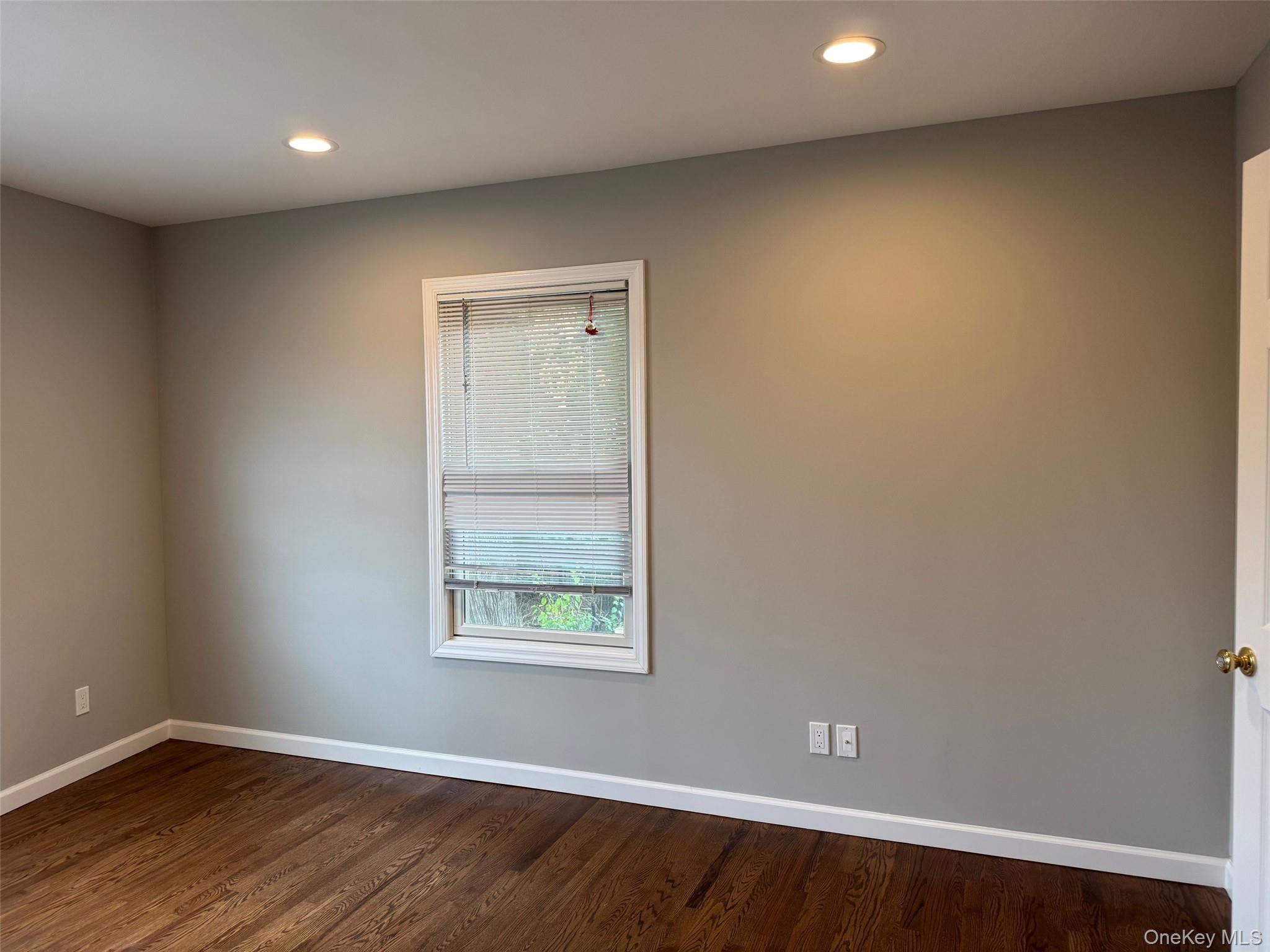 11 Shore Road, Unit 3 Port Washington, NY 11050 - Photo 7 of 11