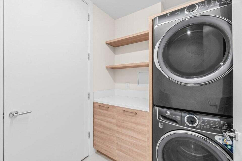 200 Southeast Mizner Boulevard, Unit 810 Boca Raton, FL 33432 - Photo 15 of 23 810 Alina (11) - No need to change