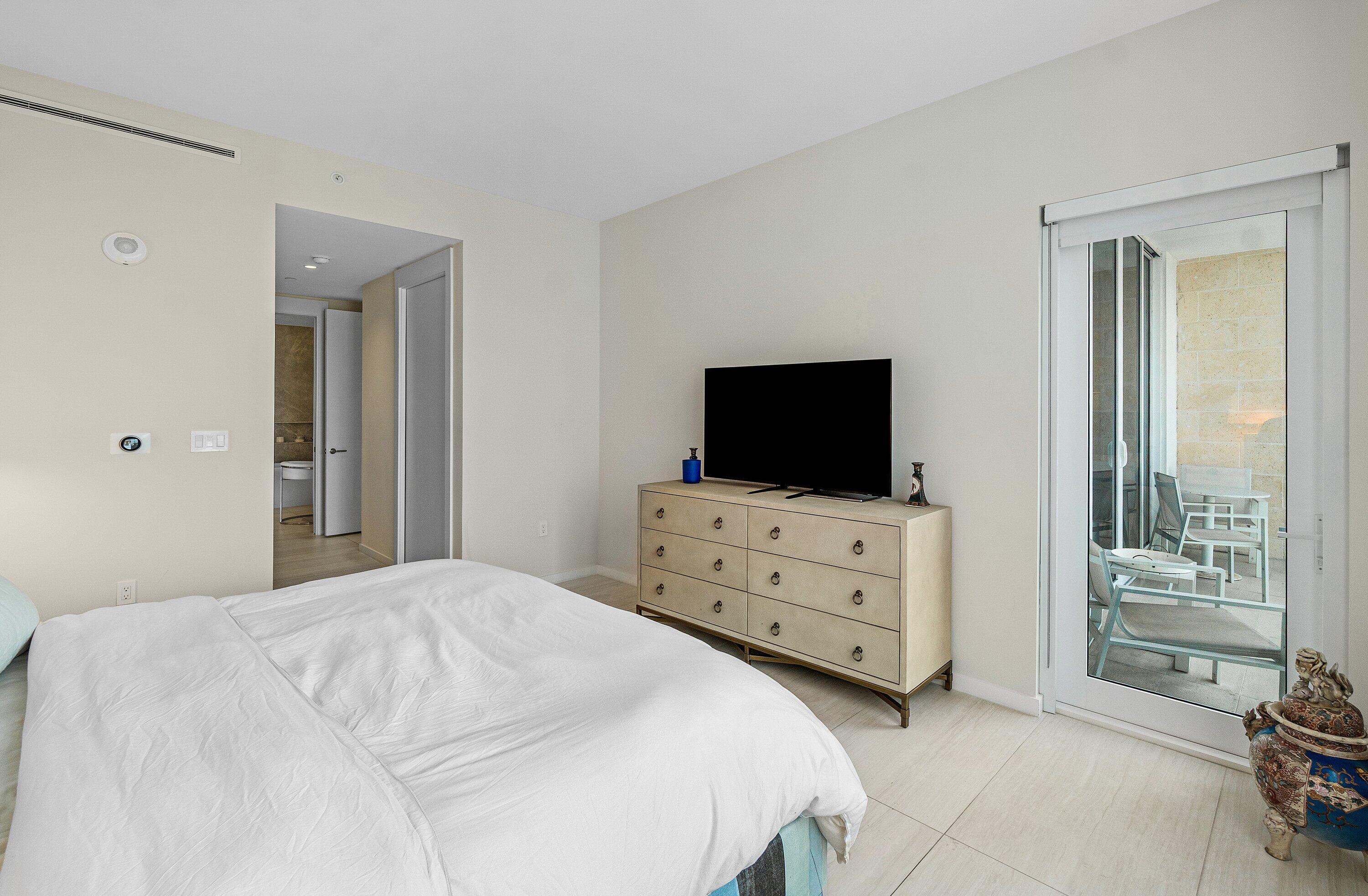 200 Southeast Mizner Boulevard, Unit 810 Boca Raton, FL 33432 - Photo 16 of 29 023-200SoutheastMiznerBoulevard-810-Boca