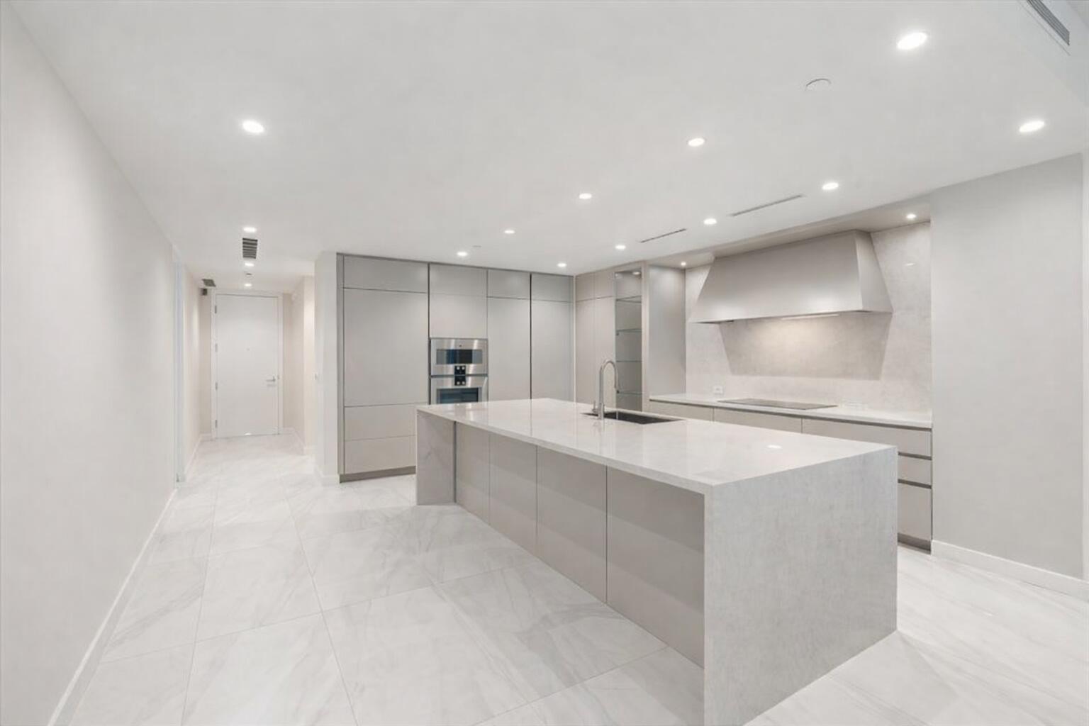 200 Southeast Mizner Boulevard, Unit 810 Boca Raton, FL 33432 - Photo 4 of 23 810 Alina (14) Edited