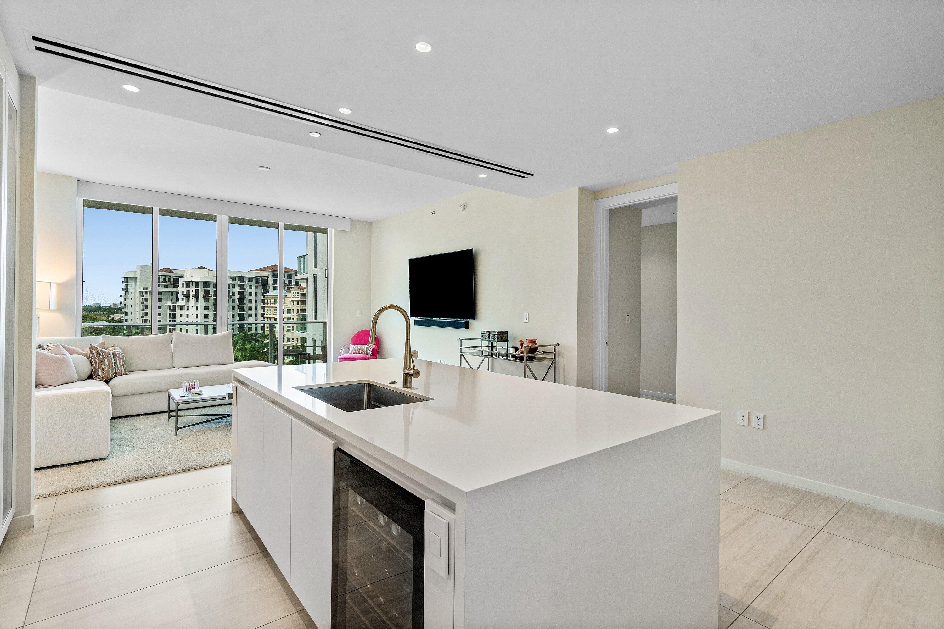 200 Southeast Mizner Boulevard, Unit 810 Boca Raton, FL 33432 - Photo 10 of 29 006-200SoutheastMiznerBoulevard-810-Boca