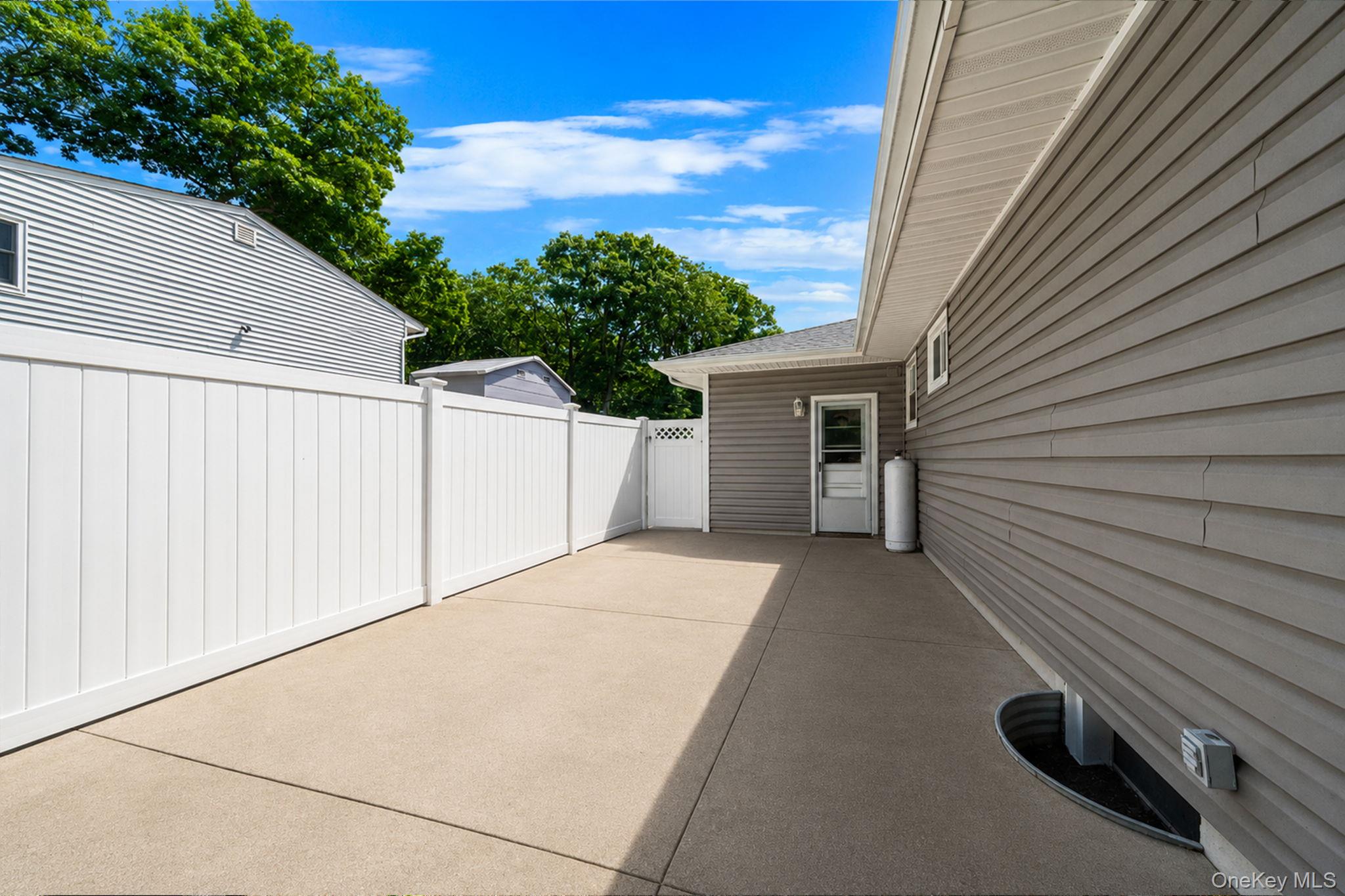 390 Blue Point Road Farmingville, NY 11738 - Photo 25 of 29