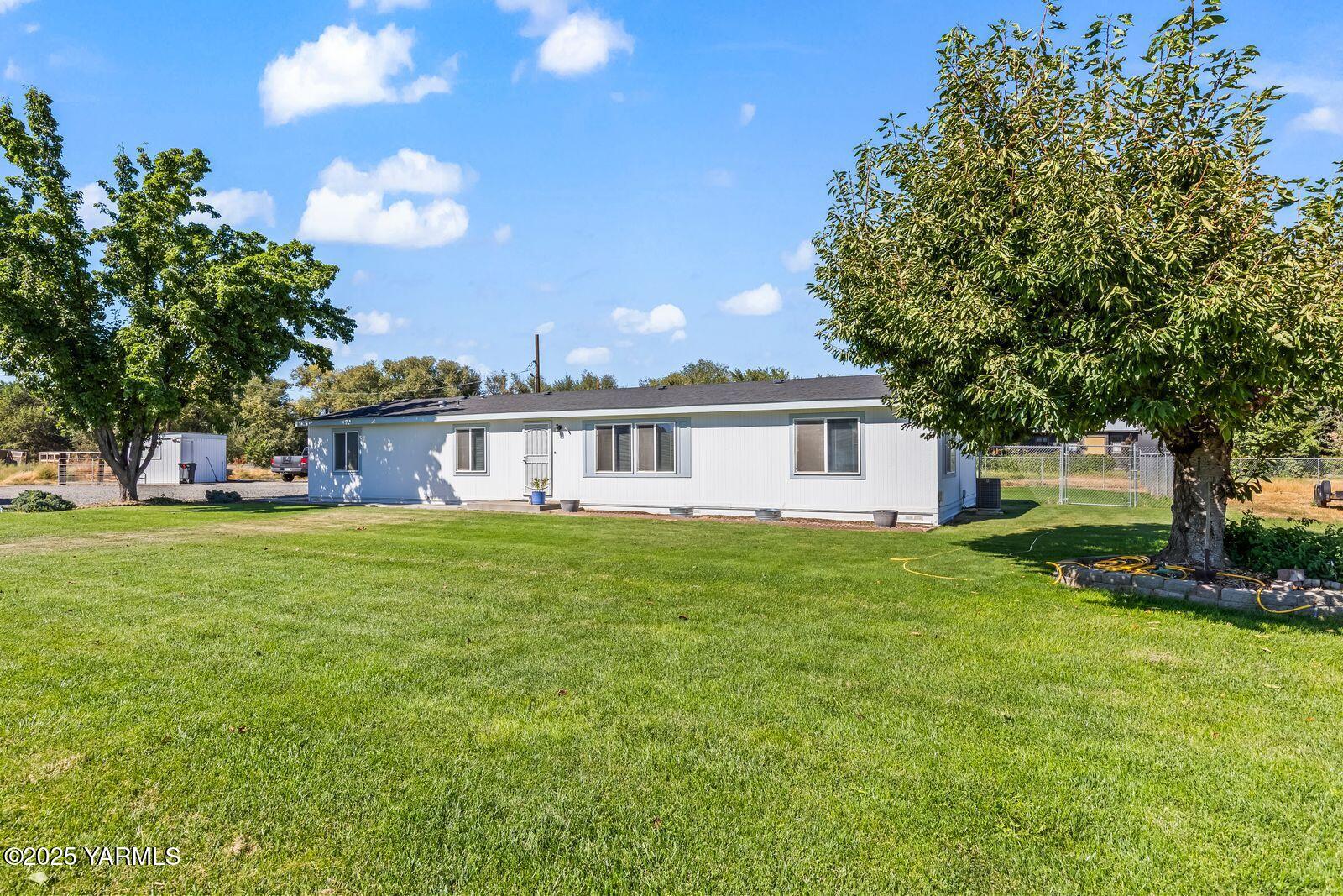 7907 Ahtanum Road Yakima, WA 98903 - Photo 5 of 21 a front view of a house with garden