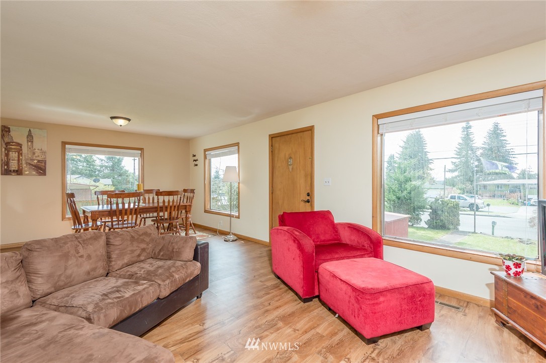 770 Monroe Avenue Northeast Renton, WA 98056 - Photo 8 of 22 Gallery Image 8