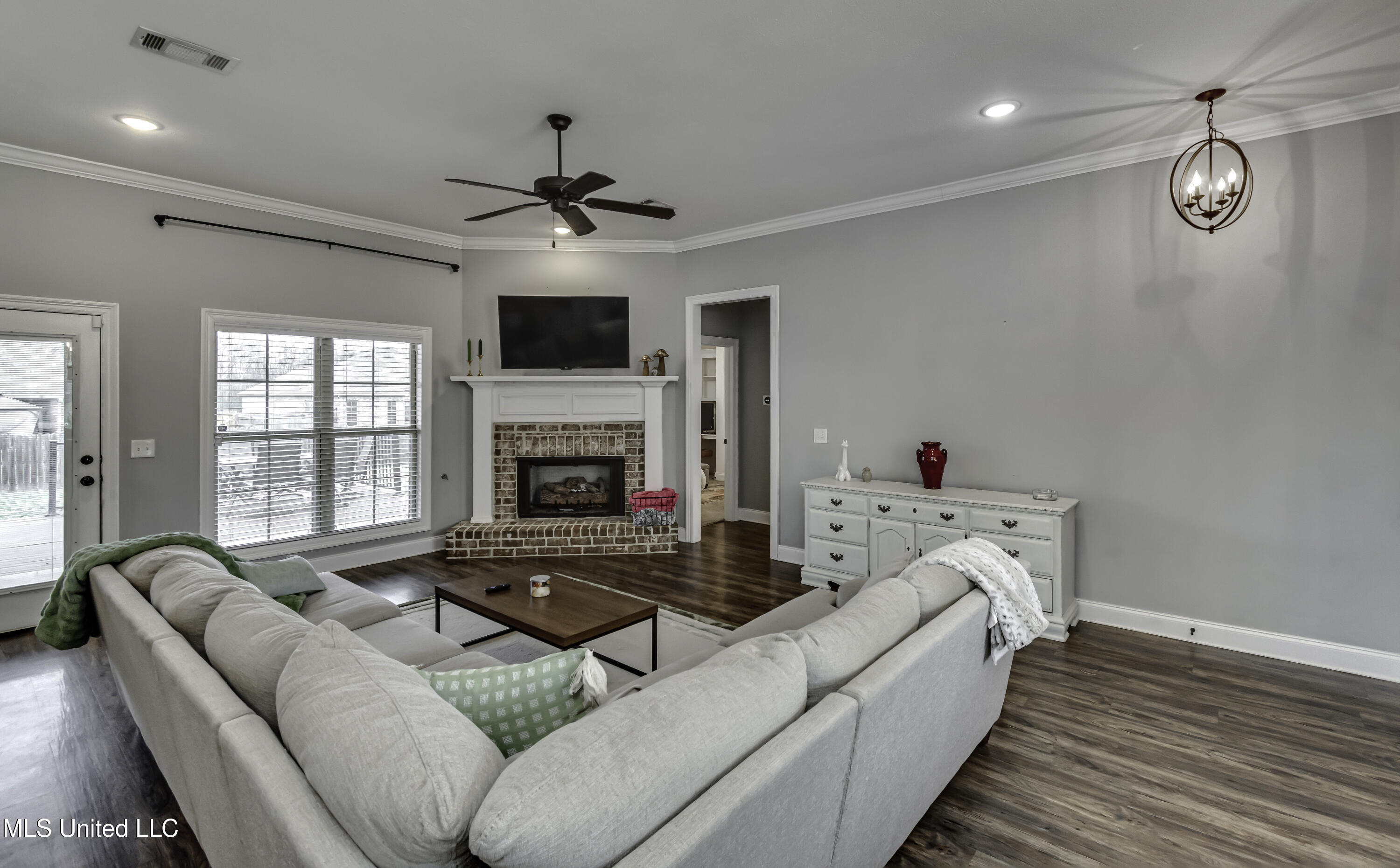 151 Western Ridge Circle Canton, MS 39046 - Photo 12 of 58 Living area