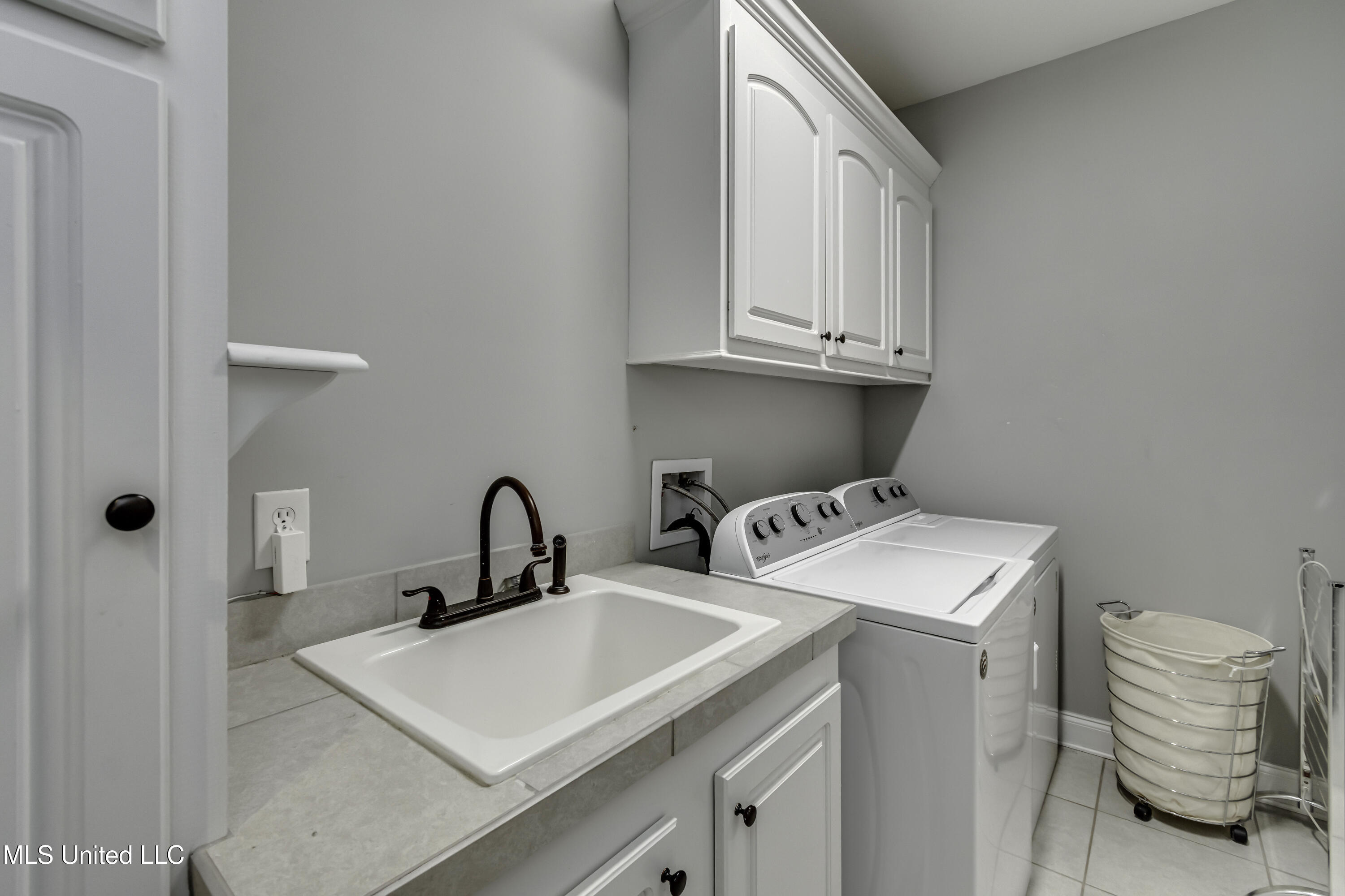 151 Western Ridge Circle Canton, MS 39046 - Photo 40 of 58 Laundry room