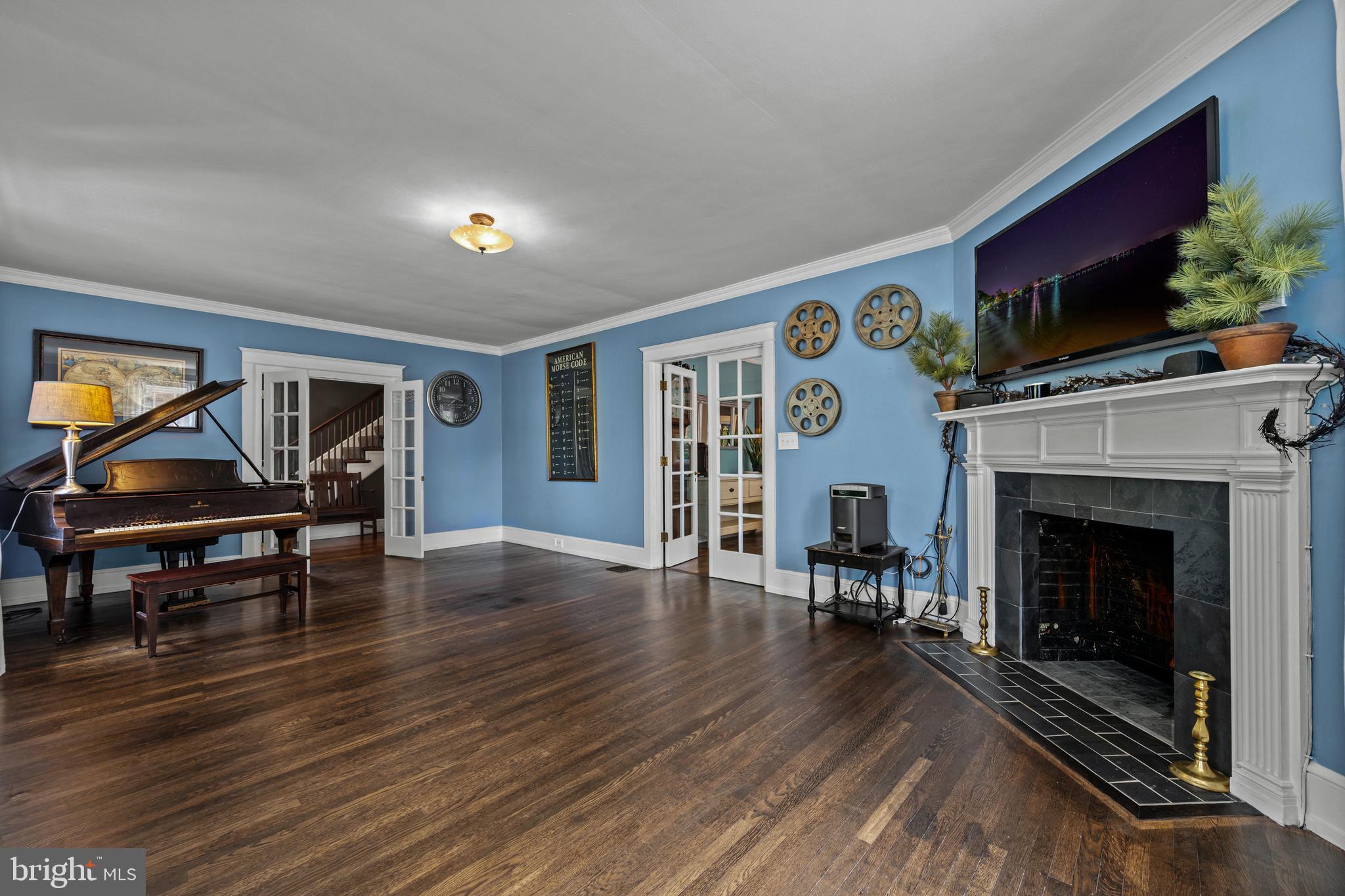 Parlor / Living Room