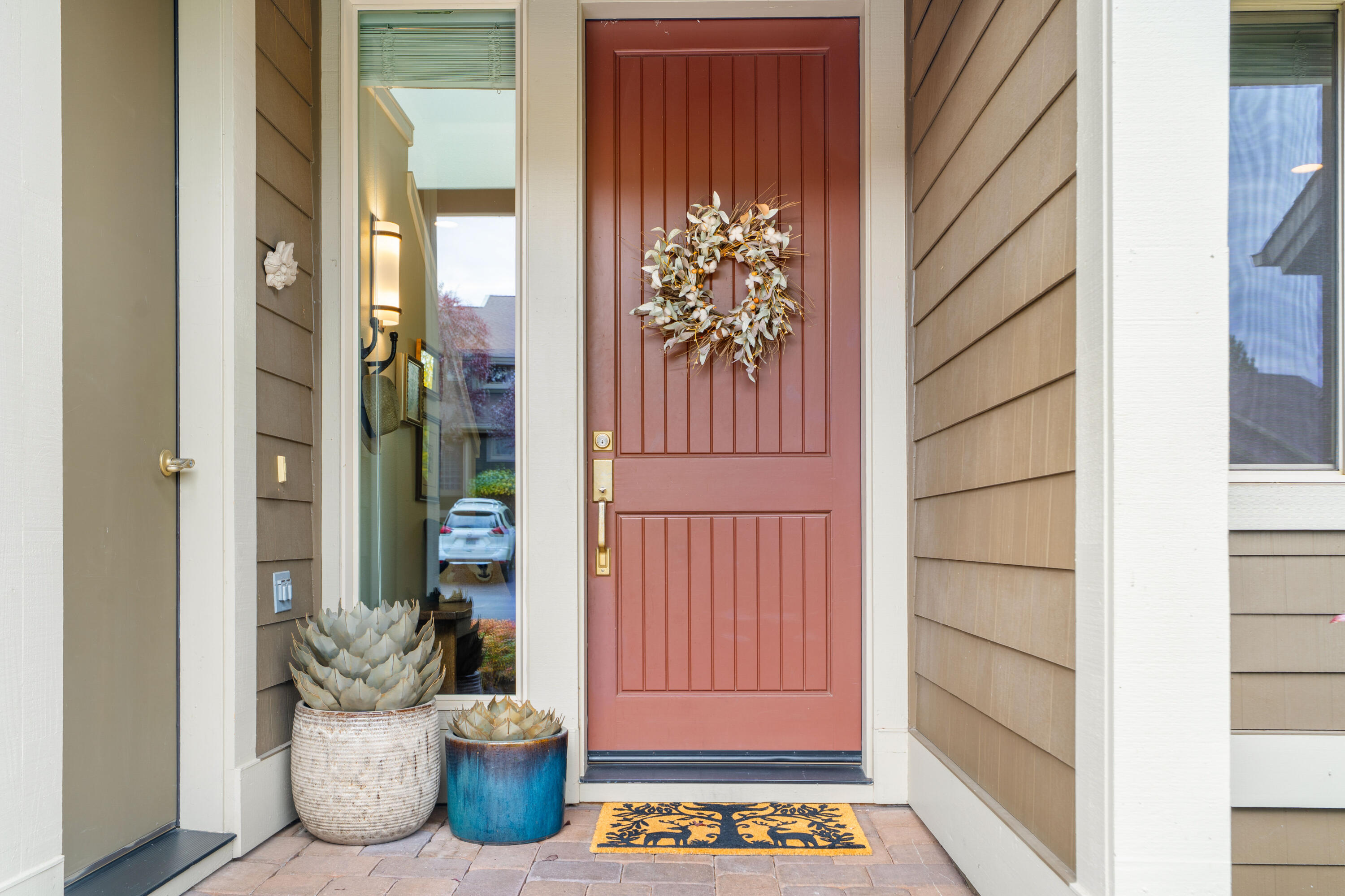 1302 Highland View Loop Redmond, OR 97756 - Photo 5 of 53 Covered front porch.