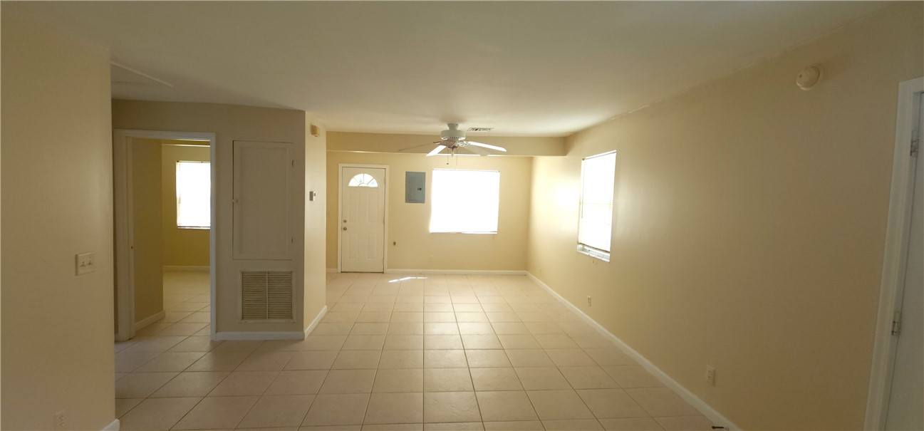 1860 38th Street Vero Beach, FL 32960 - Photo 4 of 8 a view of an empty room and window