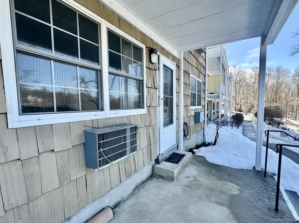 $130,000 | 1840 Crompond Road, Unit 4A3, Peekskill, NY 10566