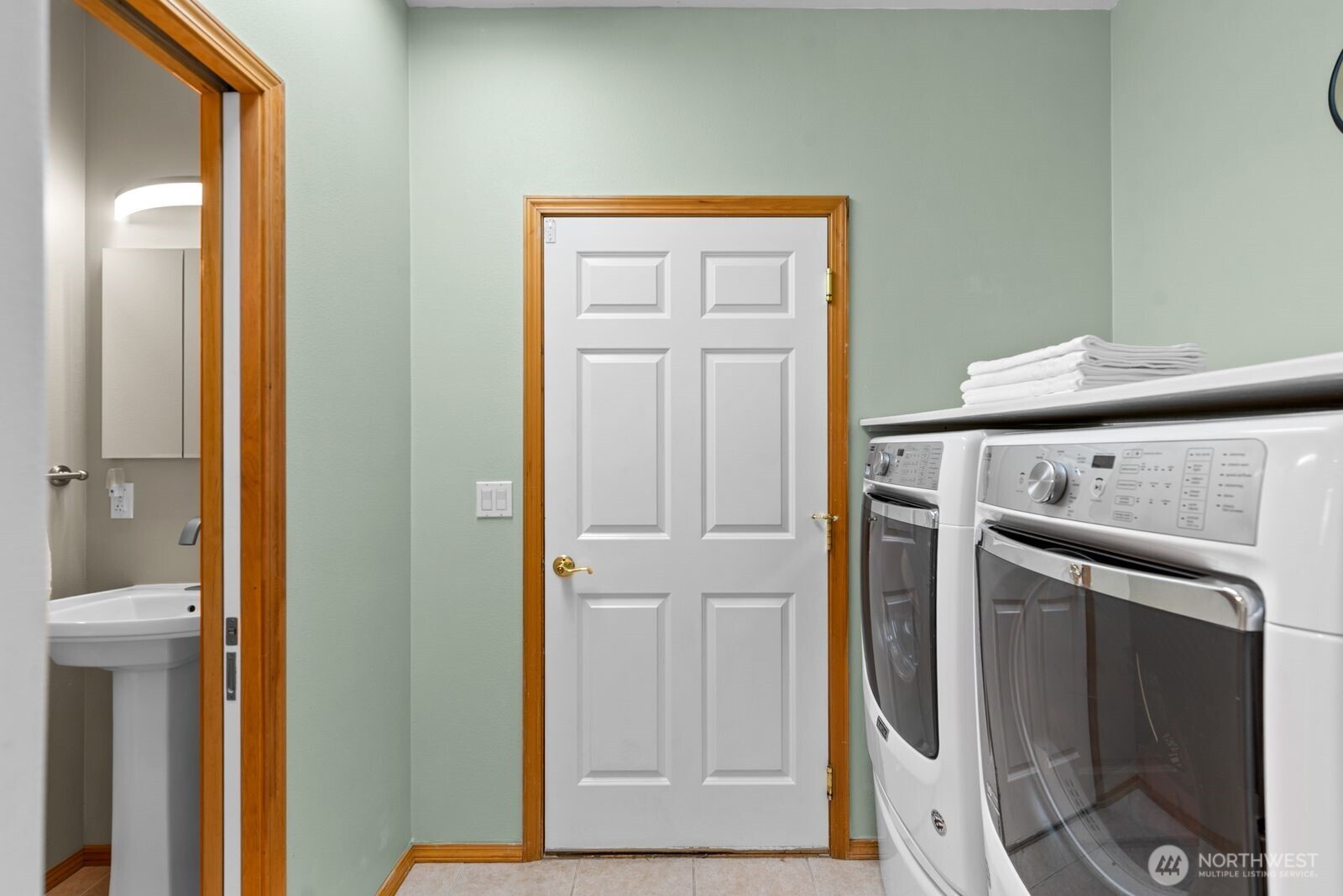2220 Michael Brooke Wenatchee, WA 98801 - Photo 23 of 27 a utility room with dryer and washer
