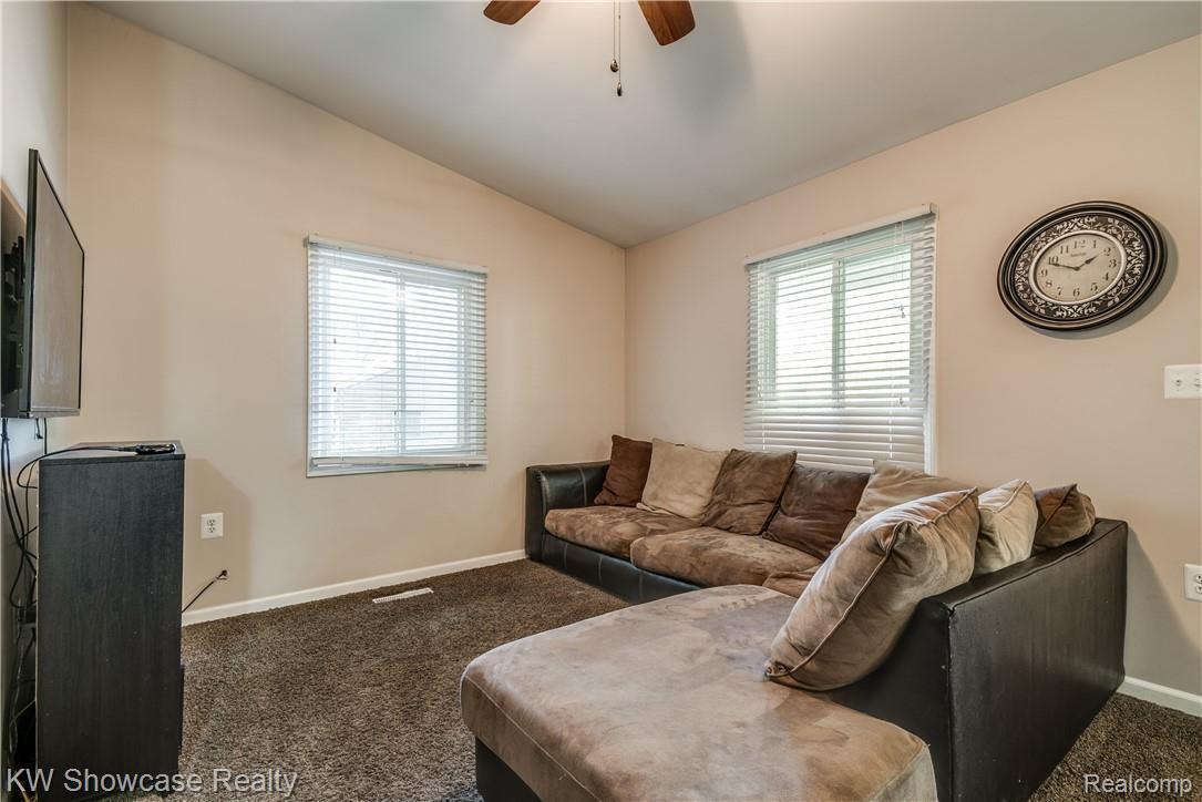 1388 Omega Road Walled Lake, MI 48390 - Photo 8 of 21 Interiors (11 of 20).jpg