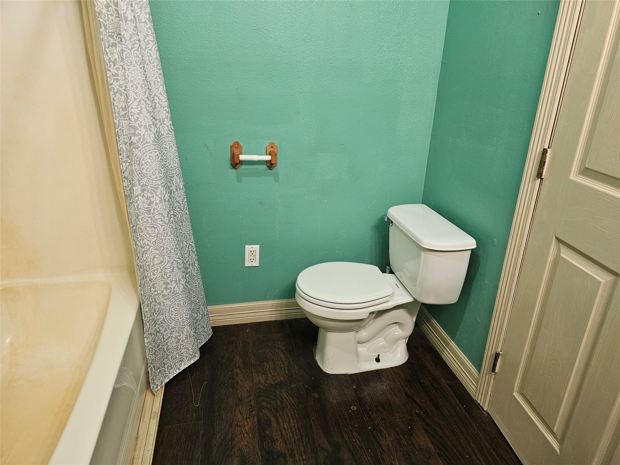 20146 Highway 35 Sweeny, TX 77480 - Photo 16 of 44 a bathroom with a toilet and a sink