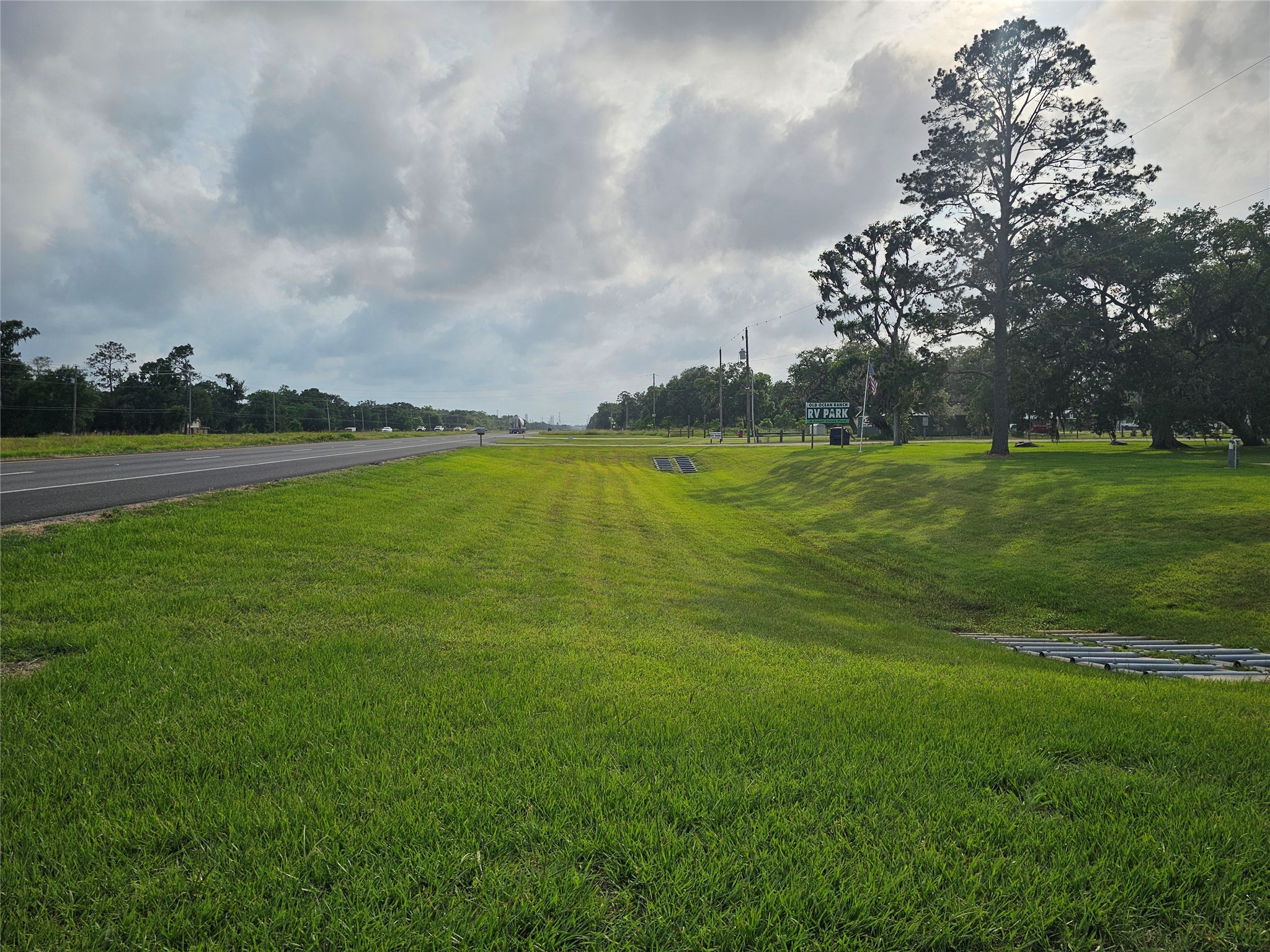 20146 Highway 35 Sweeny, TX 77480 - Photo 28 of 44 a view of an ocean from a yard