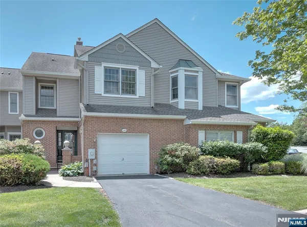 $679,999 | 26 Depaolo Court, Roseland, NJ 07068