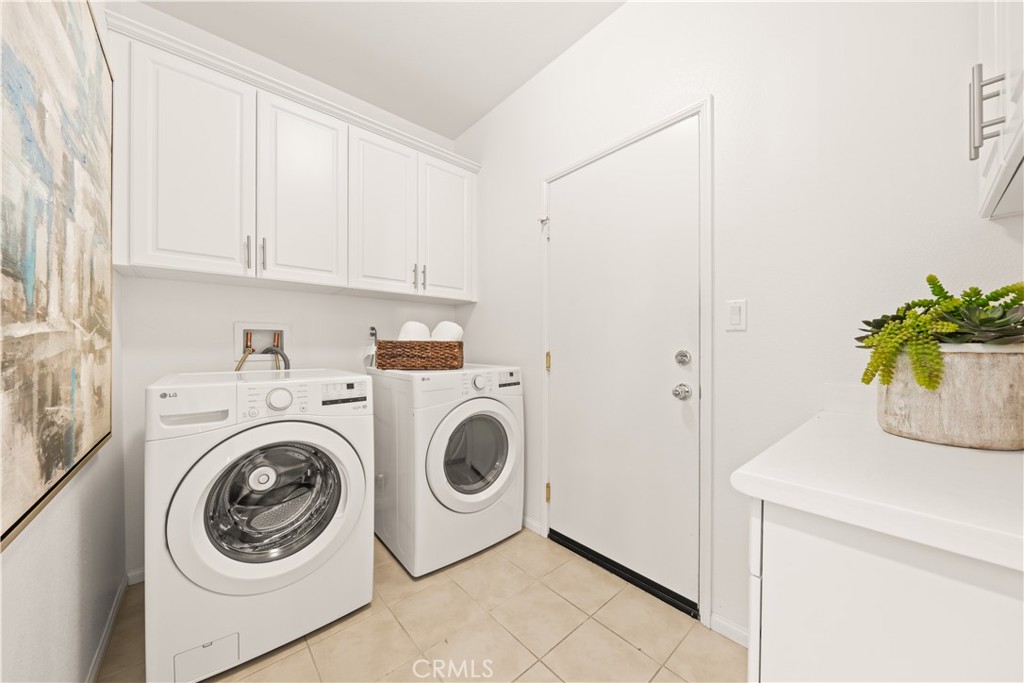 161 Fixie Irvine, CA 92618 - Photo 18 of 47 a utility room with dryer and washer