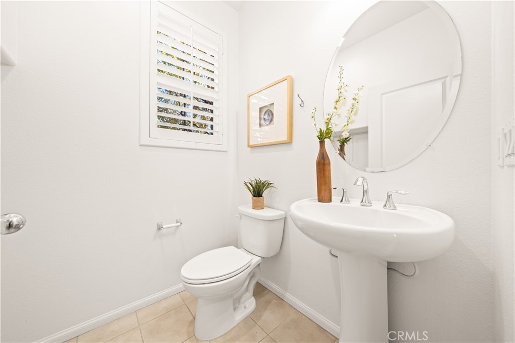 161 Fixie Irvine, CA 92618 - Photo 19 of 47 a bathroom with a sink mirror and toilet