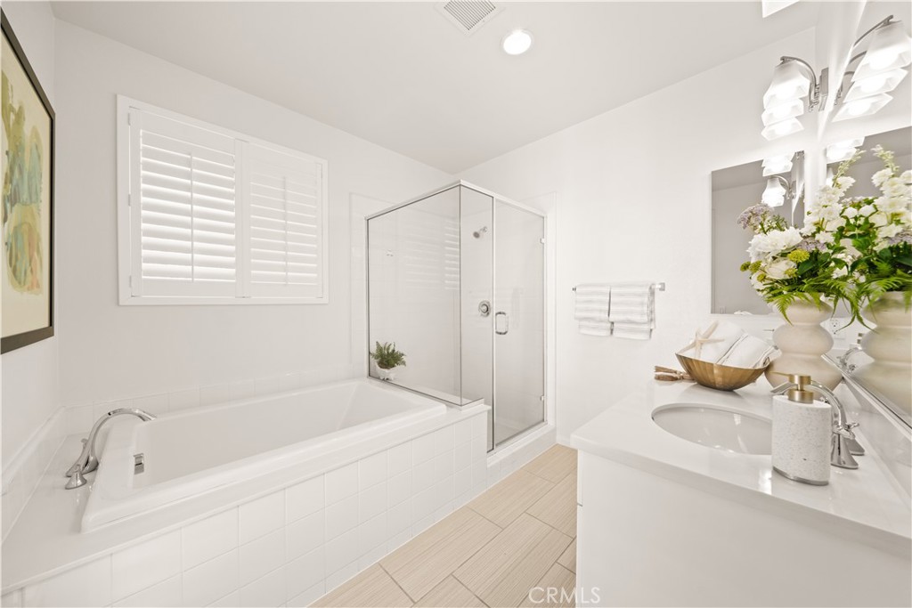 161 Fixie Irvine, CA 92618 - Photo 31 of 47 a bathroom with a tub sink and mirror